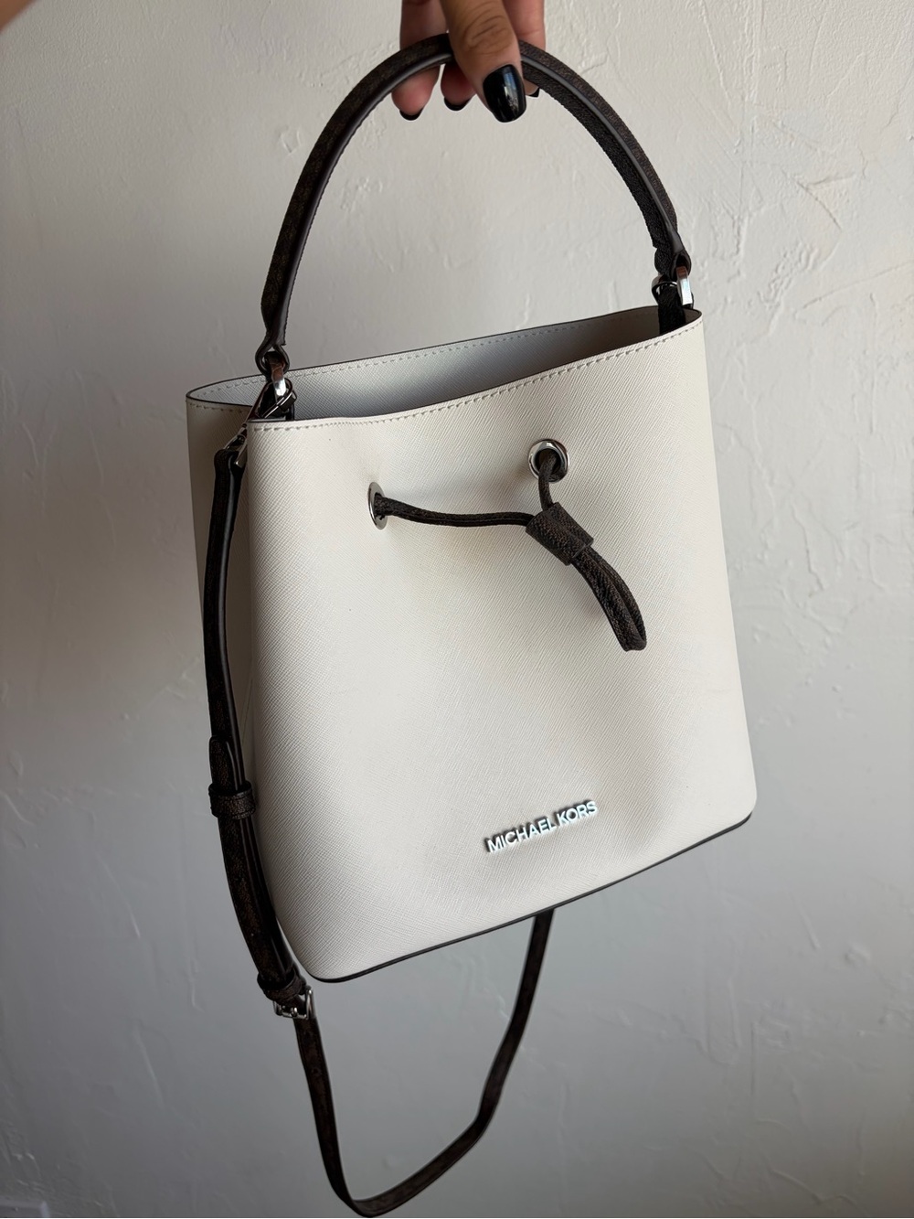 Michael Kors White and Brown Leather Bucket Shoulder Bag